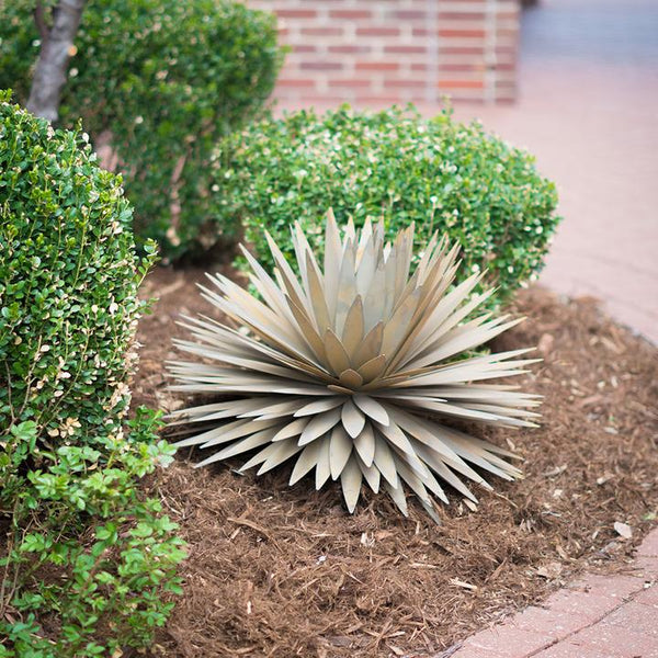 Yucca Succulent Plant Metal Yard Art Sculpture - inthegardenandmore.com